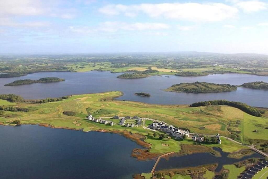 Dovecote Lodge On The 5 Star Lough Erne Resort Ballycassidy Eksteriør bilde